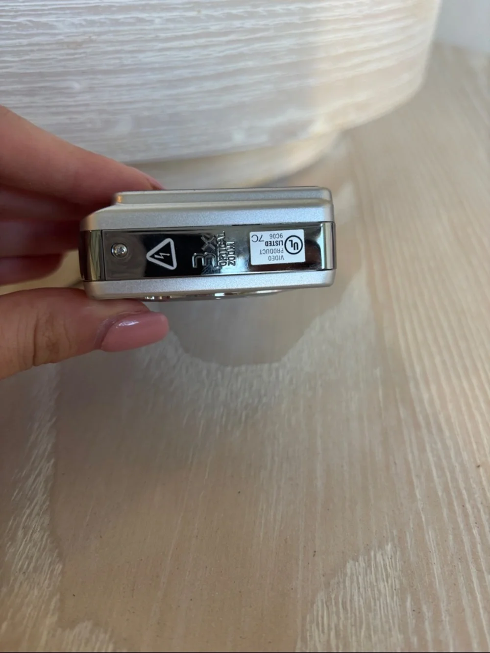 Sony Compact Point-and-Shoot Camera in Silver - Picture 6 of 14